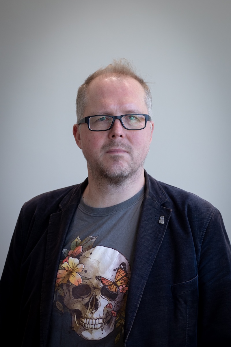  professori Adam Foster